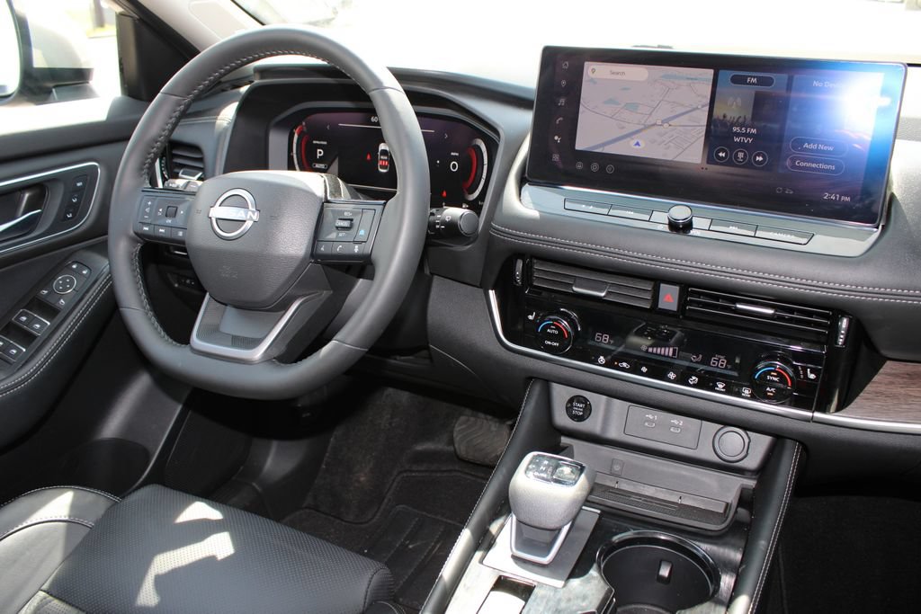 Used 2025 Nissan Rogue Platinum AWD/4WD image 8