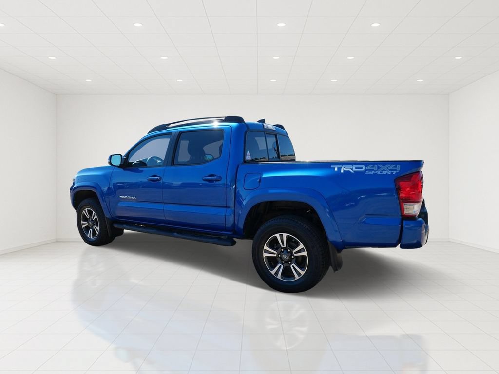 Used 2016 Toyota Tacoma TRD Sport AWD/4WD image 4
