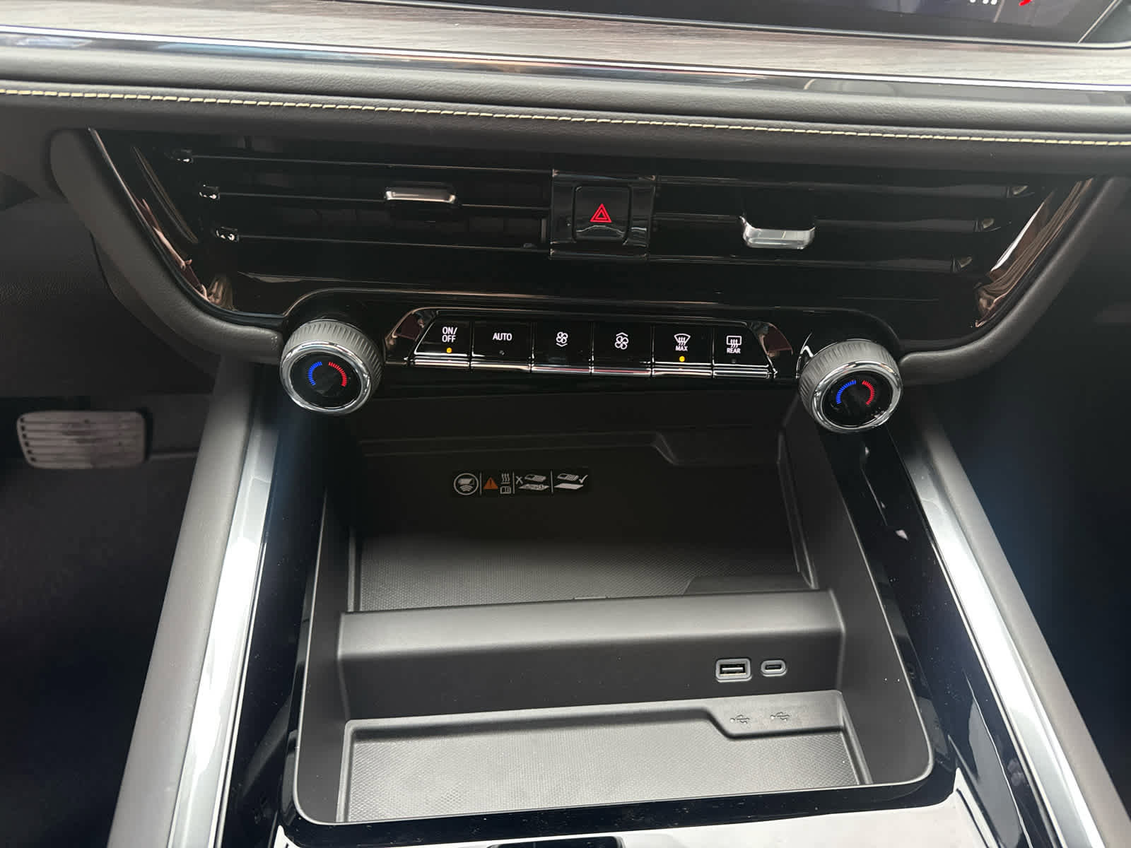 New 2026 Chevrolet Suburban Premier image 22