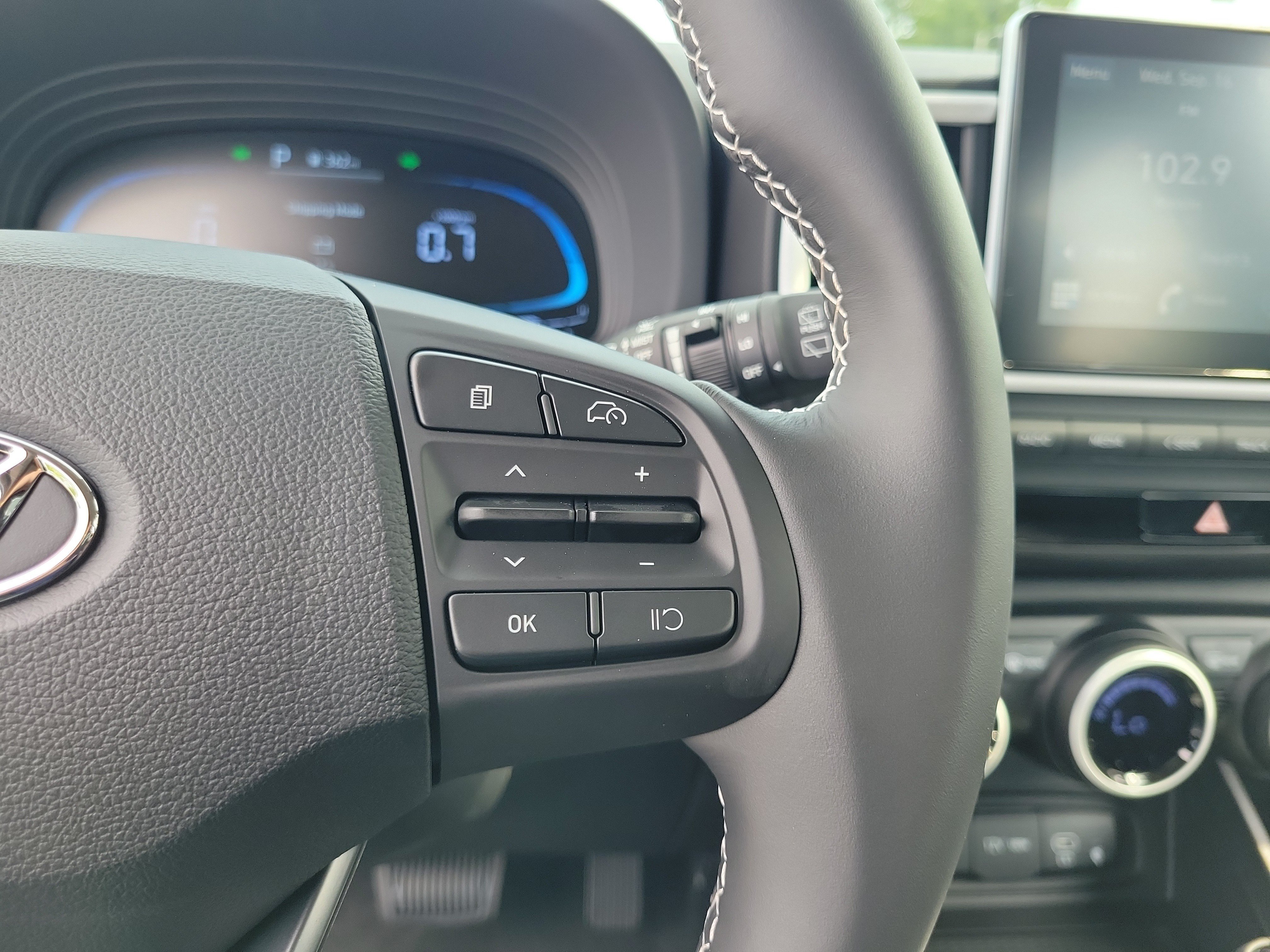 New 2026 Hyundai Venue SEL FWD image 23