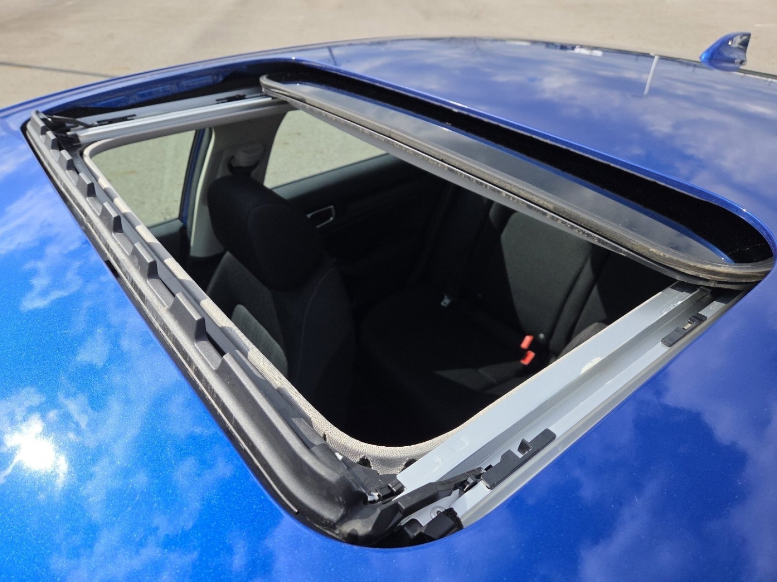 Used 2023 Honda Civic EX image 3