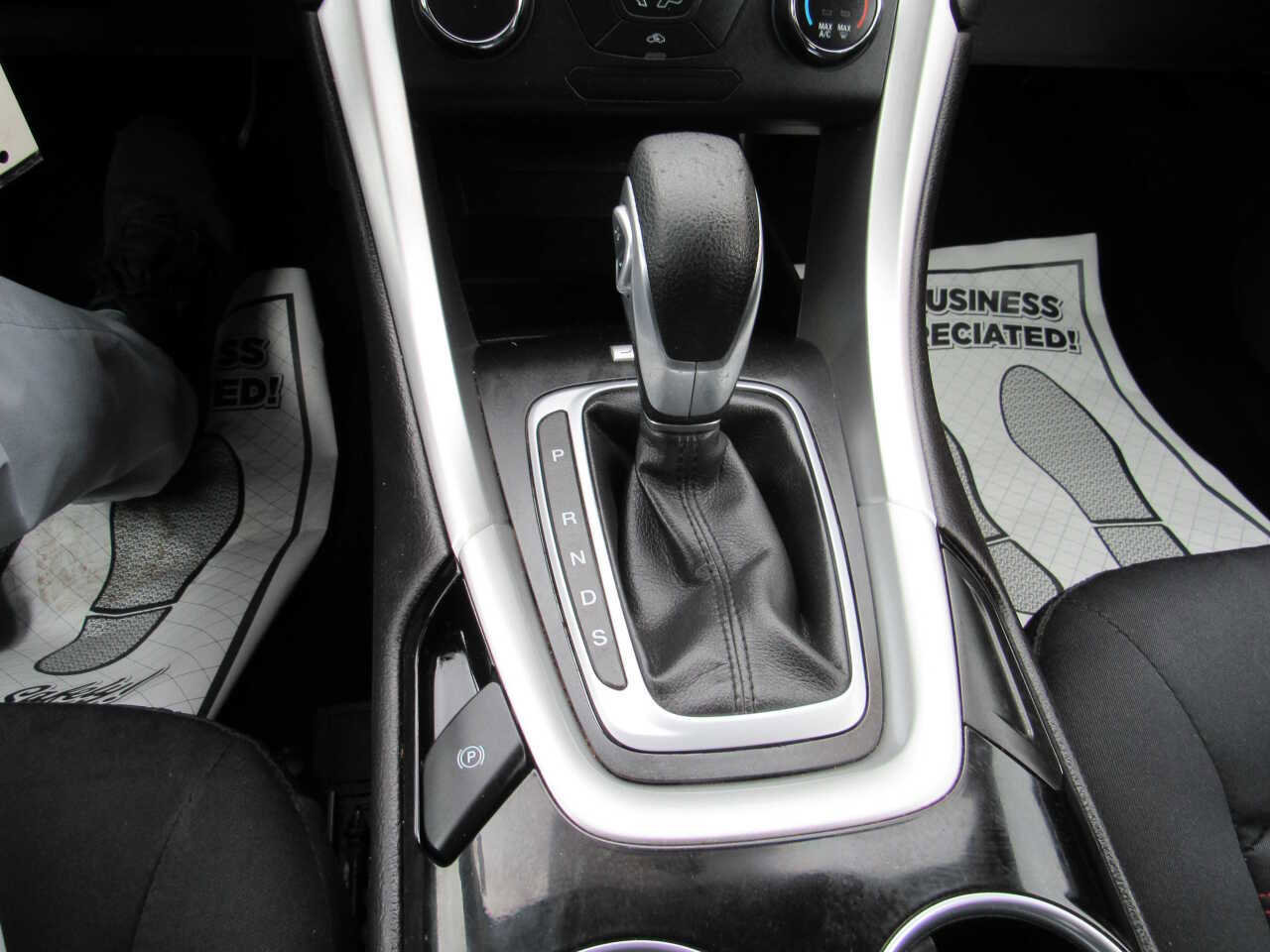 Used 2016 Ford Fusion SE w/ Equipment Group 201A image 16