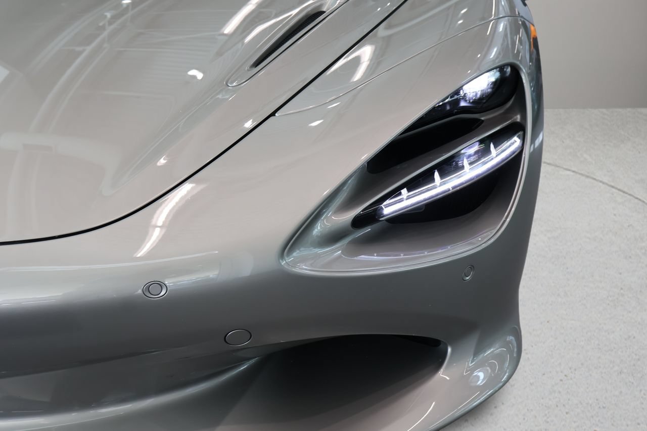 Used 2025 McLaren 750S Spider RWD image 12