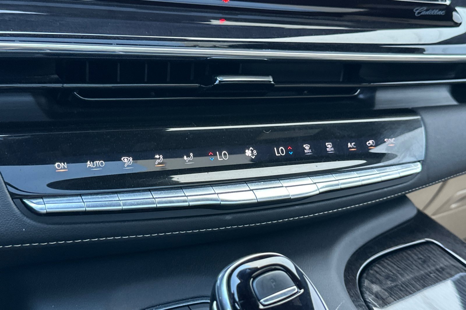 Certified 2023 Cadillac Escalade Premium Luxury w/ Performance Package image 32