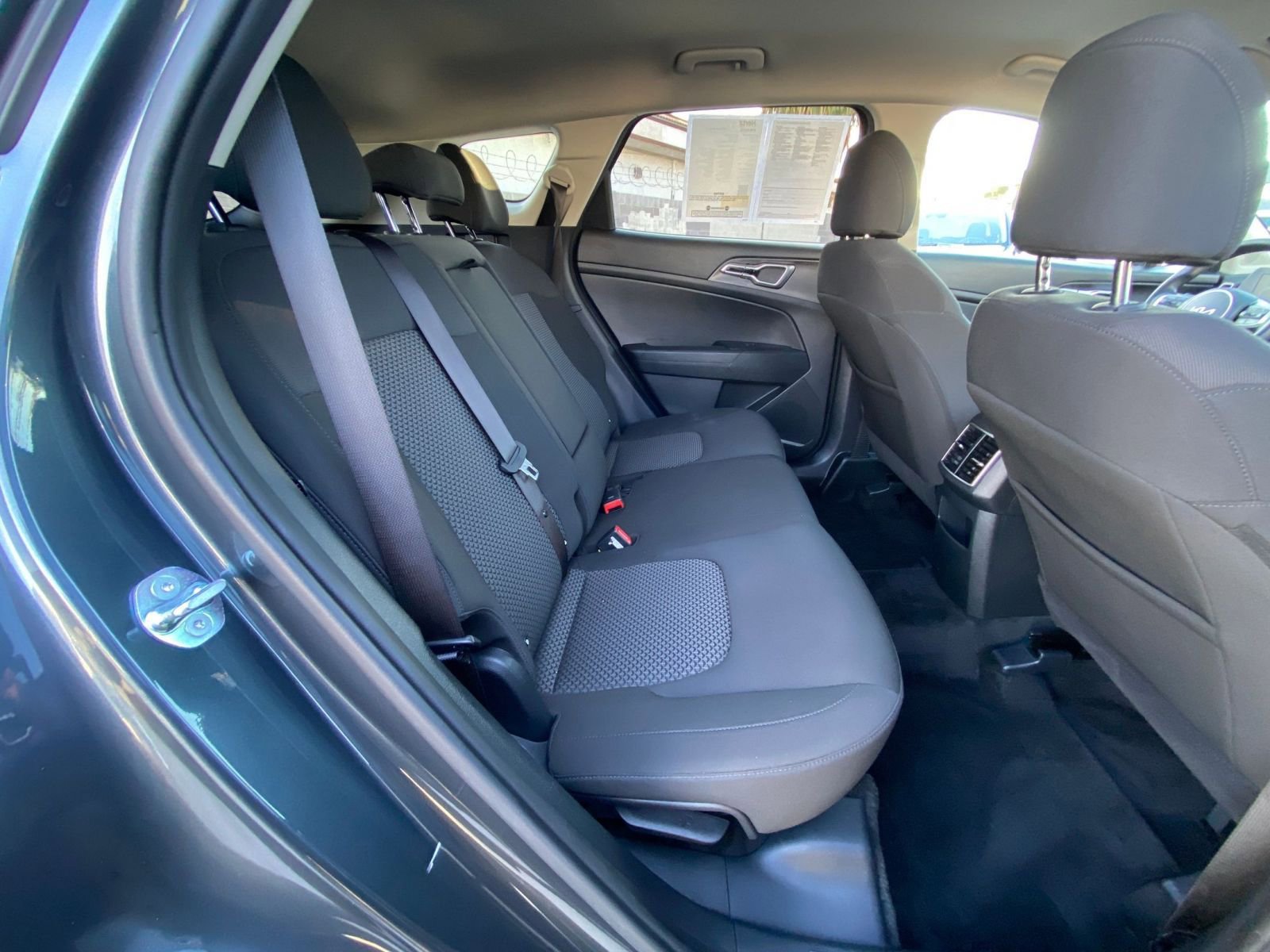 Used 2025 Kia Sportage LX image 39