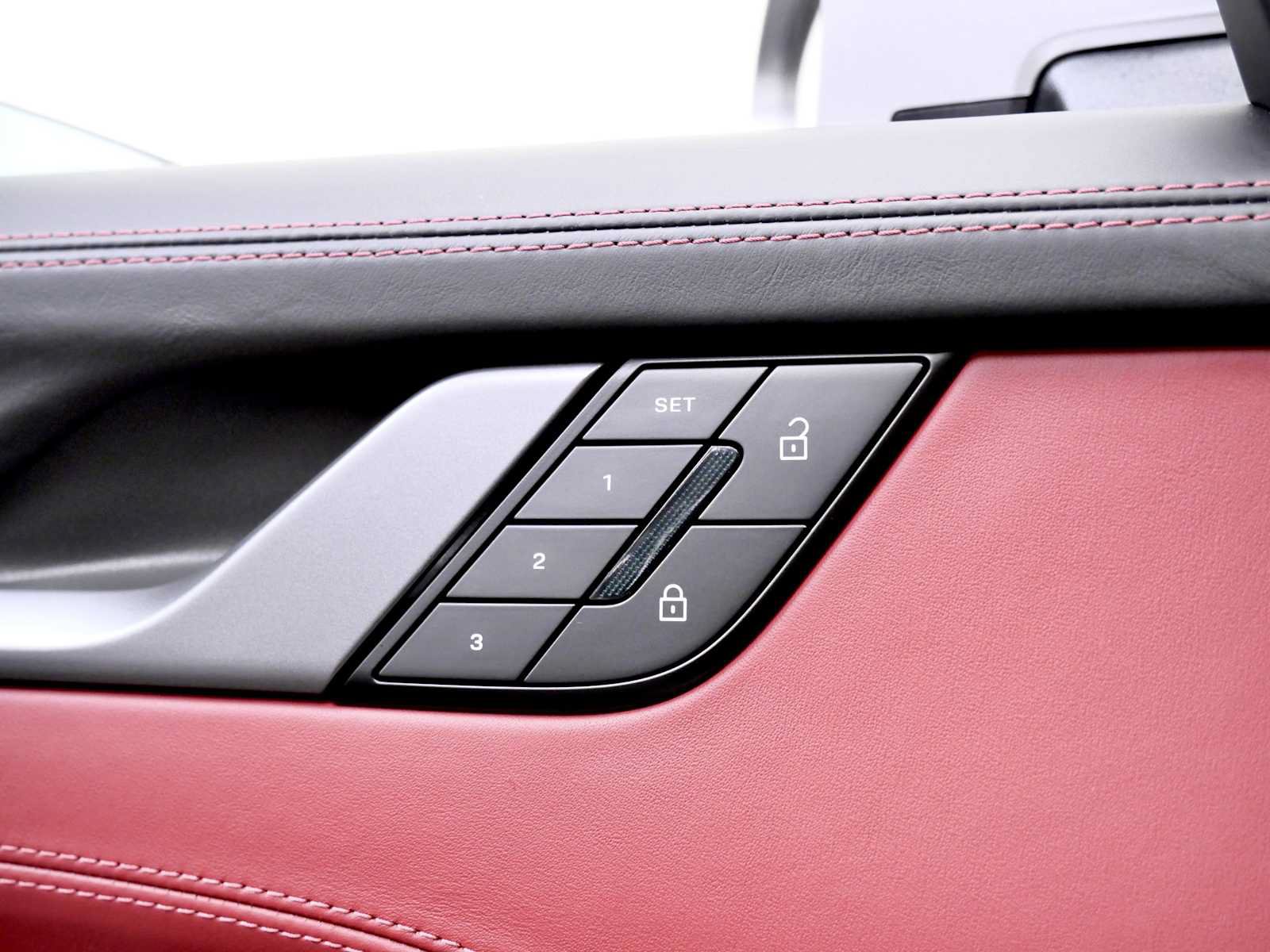 Used 2025 Porsche 911 Carrera RWD image 29