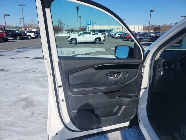 Certified 2025 Honda Pilot Touring image 14