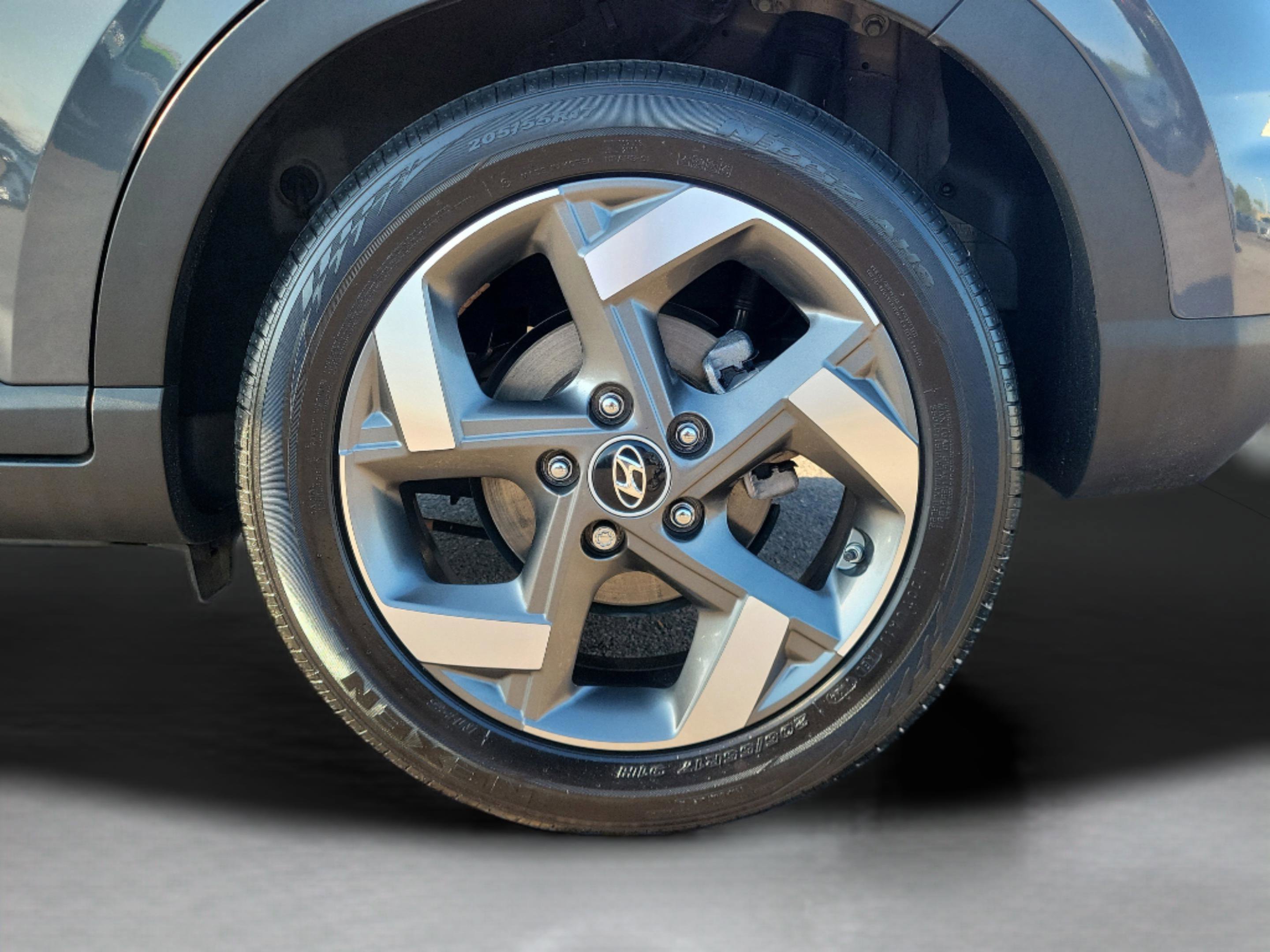 Certified 2024 Hyundai Venue Limited image 5