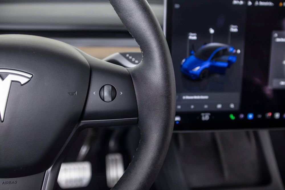 Used 2025 Tesla Model Y Performance image 41