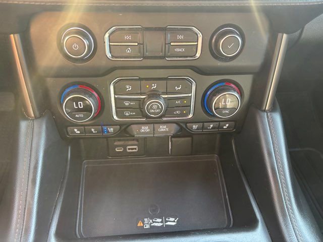 Used 2021 Chevrolet Suburban High Country image 35