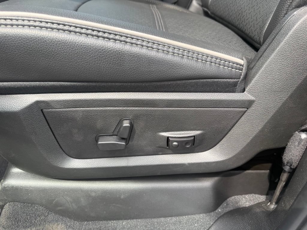 New 2026 RAM 2500 Laramie AWD/4WD image 16