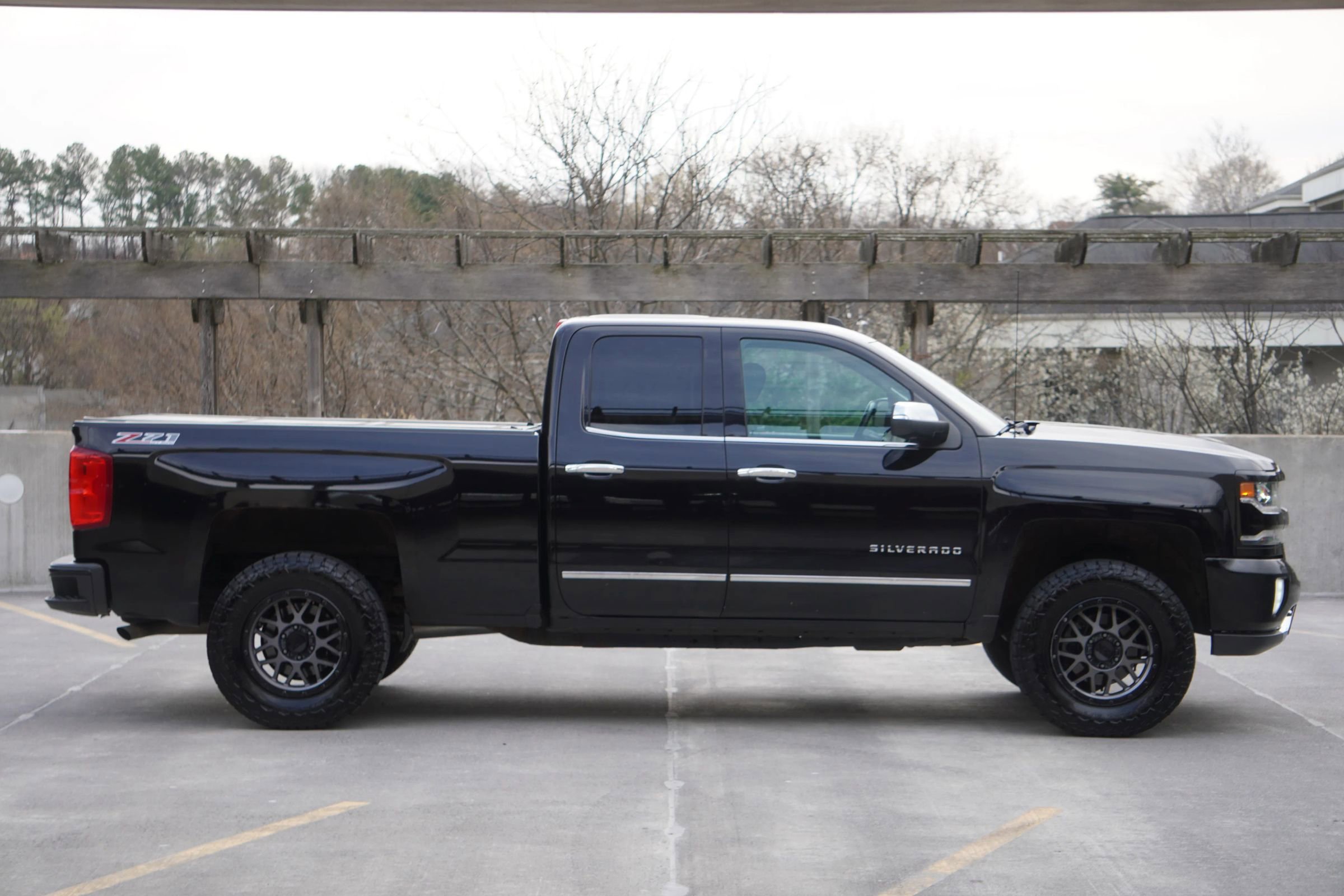 Used 2017 Chevrolet Silverado 1500 LTZ Z71 AWD/4WD image 25