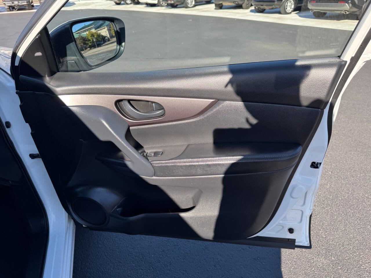 Used 2021 Nissan Rogue Sport S image 25