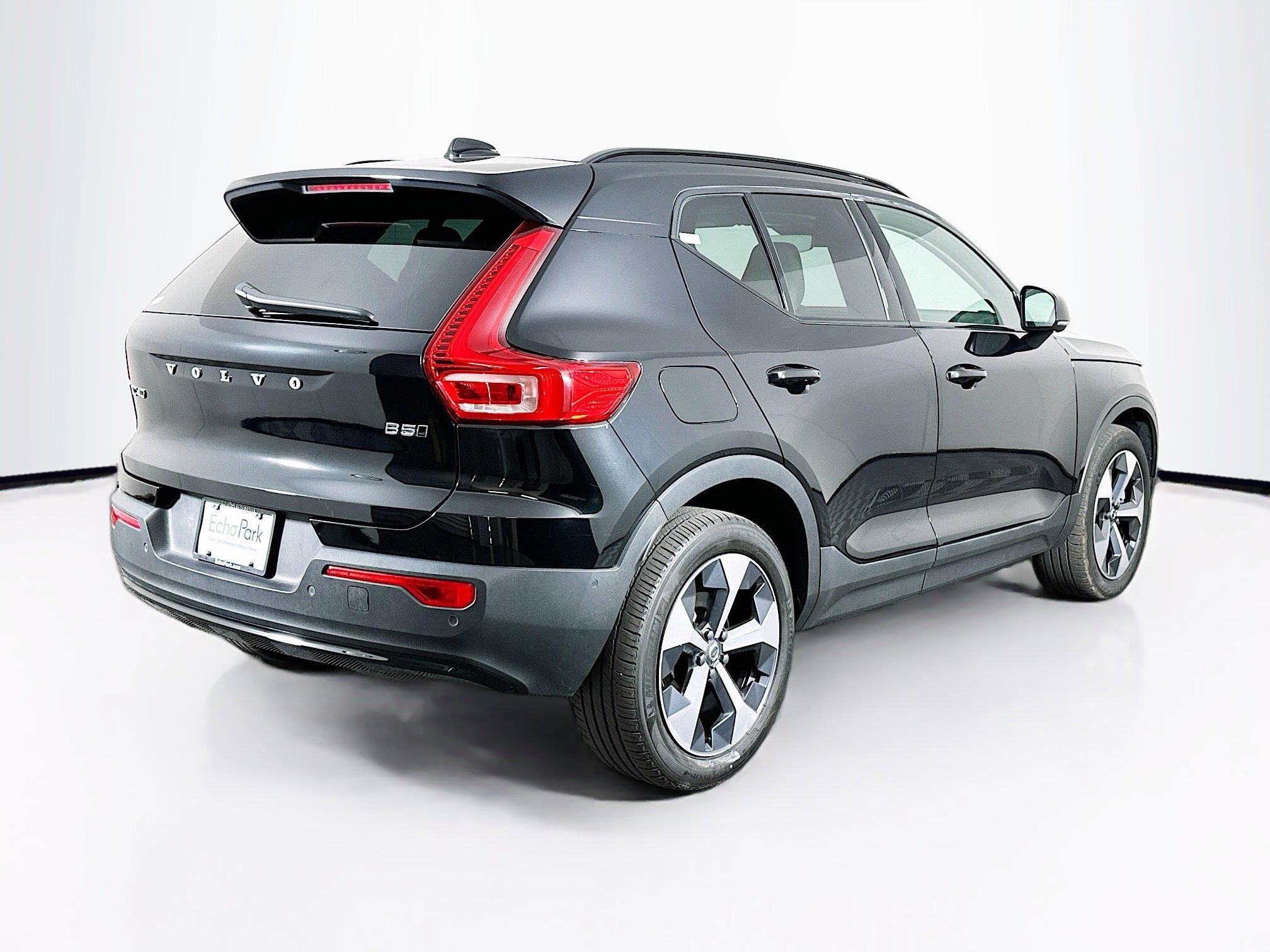 Used 2023 Volvo XC40 B5 Plus w/ Driver Assist Package image 9