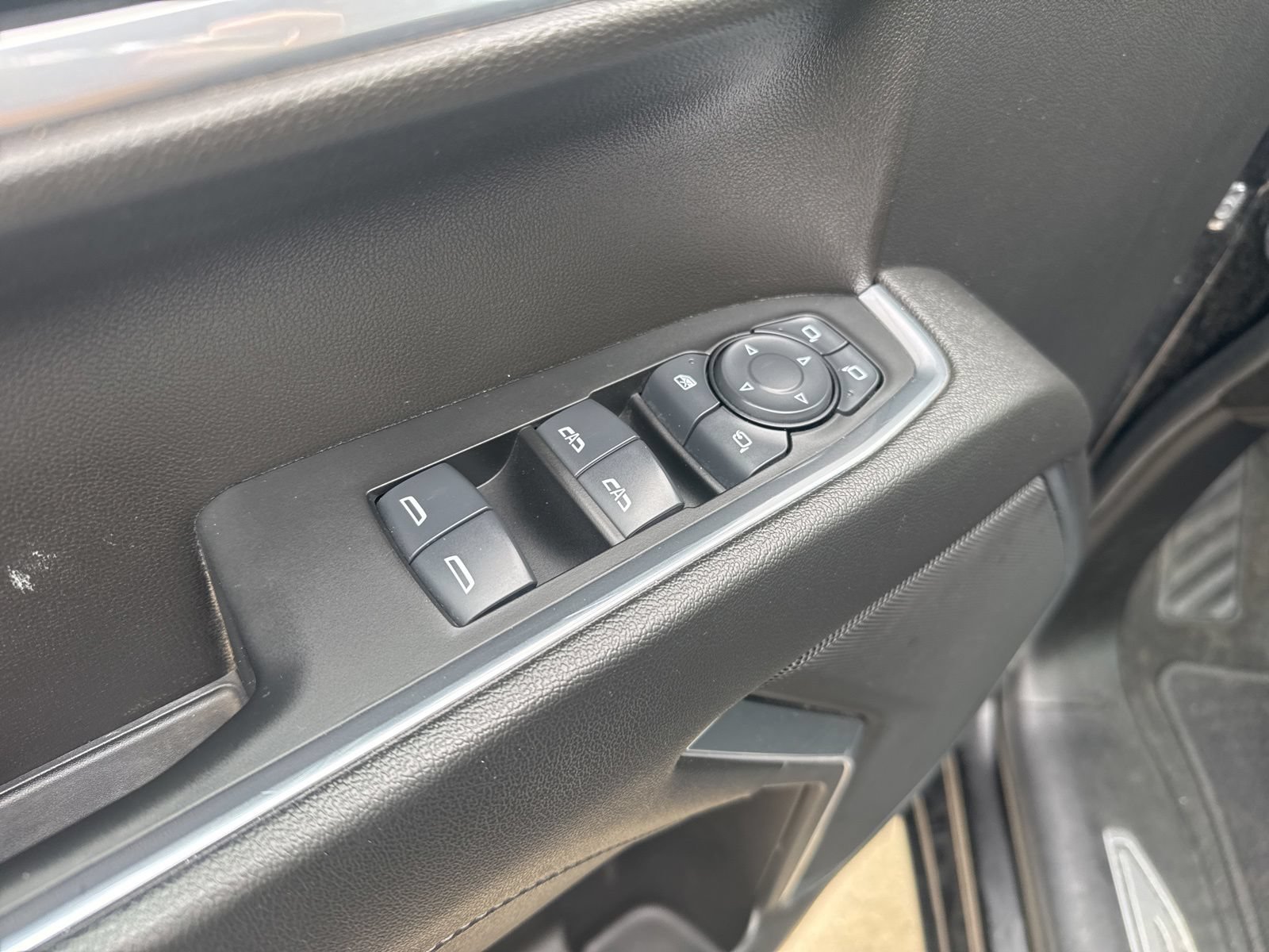 Used 2025 GMC Sierra 1500 SLT AWD/4WD image 17