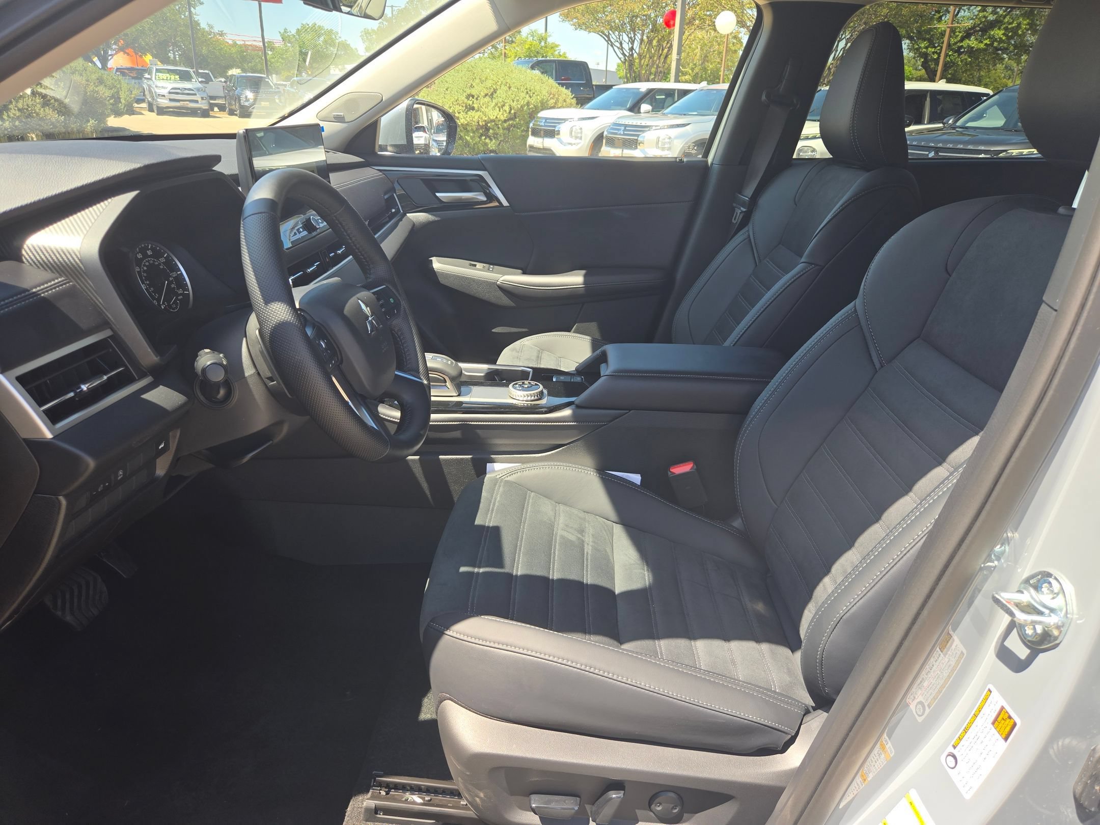 New 2026 Mitsubishi Outlander SE FWD image 9