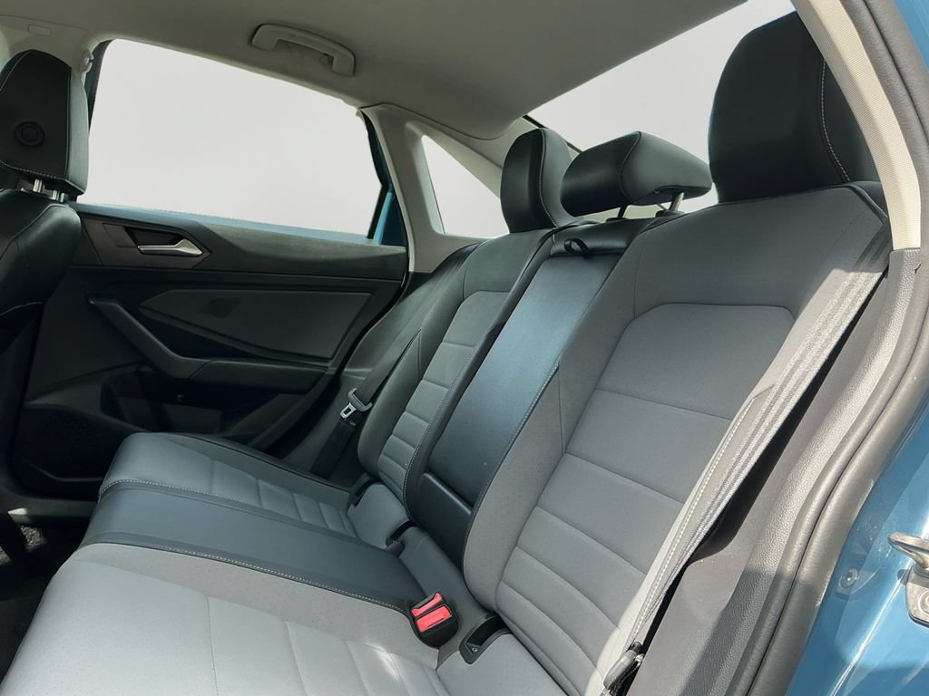 Used 2025 Volkswagen Jetta SE FWD image 15