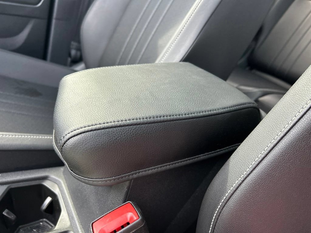 Certified 2023 Volkswagen Tiguan SE R-Line FWD image 38