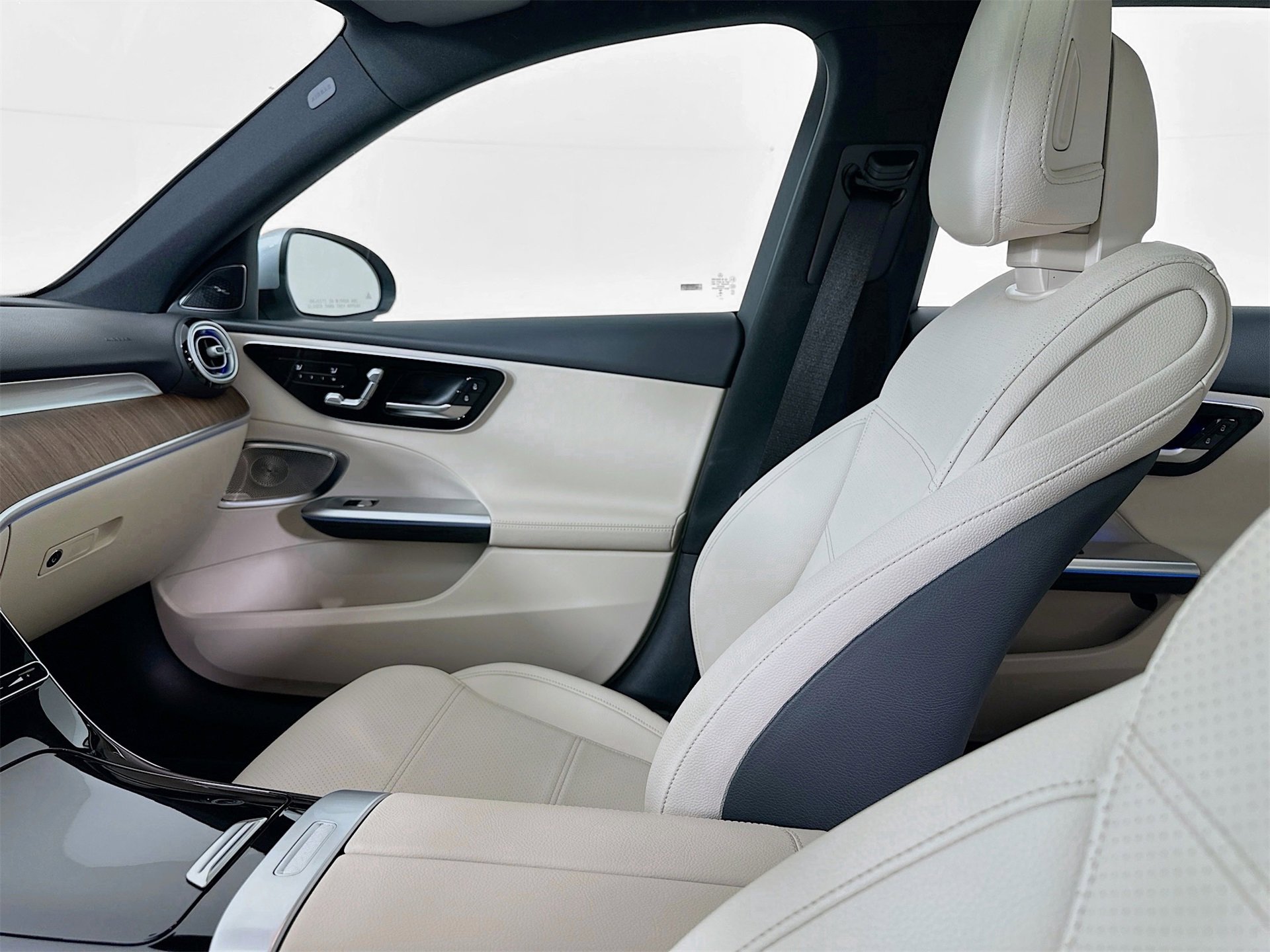 Used 2025 Mercedes-Benz C 300 Sedan image 26