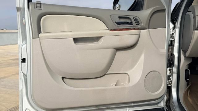 Used 2013 Chevrolet Tahoe LTZ image 12