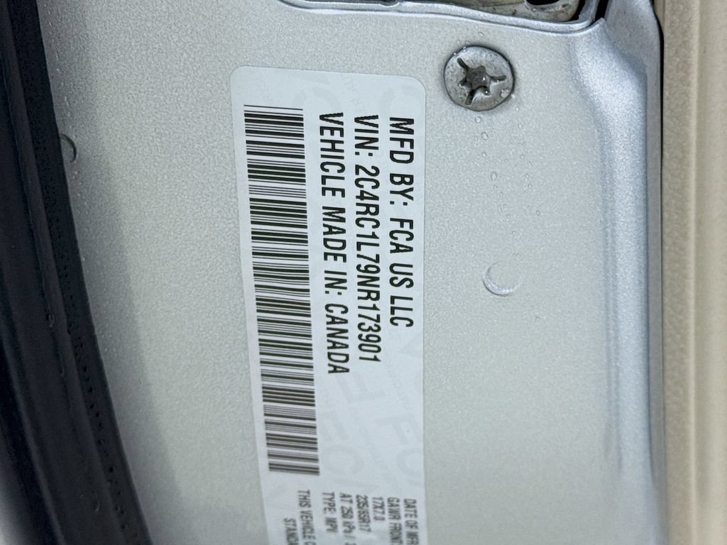 Used 2022 Chrysler Pacifica Touring-L FWD image 38
