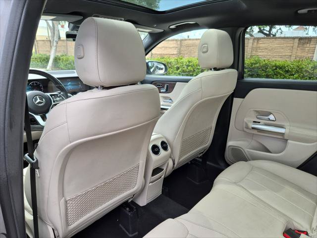 Used 2022 Mercedes-Benz GLA 250 4MATIC w/ Premium Package Lite image 14