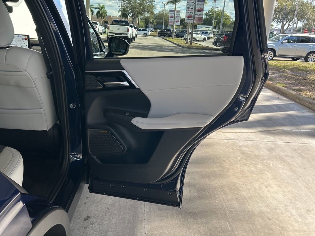 New 2026 Mitsubishi Outlander SE image 33