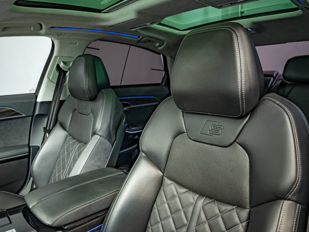 Used 2022 Audi S8 AWD/4WD image 33