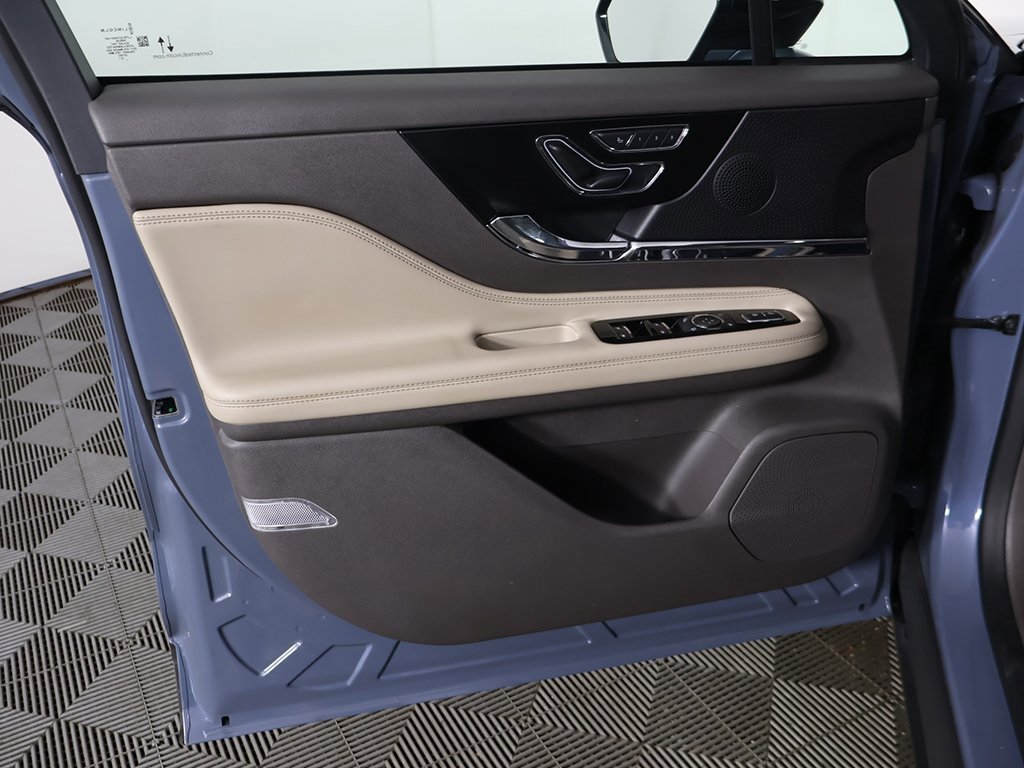 Used 2023 Lincoln Corsair AWD w/ Towing Package image 22