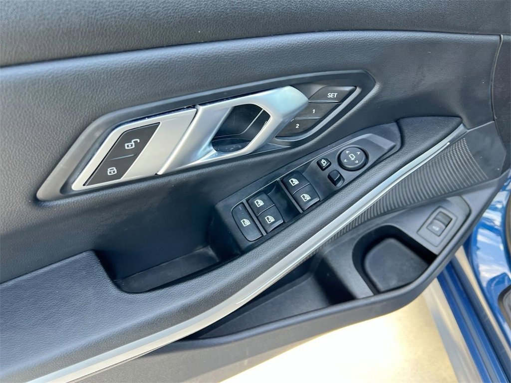 Used 2022 BMW 330i Sedan w/ Driving Assistance Package image 11