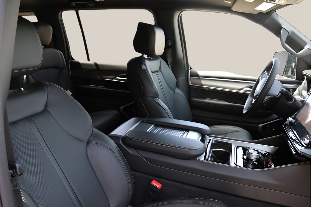 New 2026 Jeep Grand Wagoneer 4WD image 24
