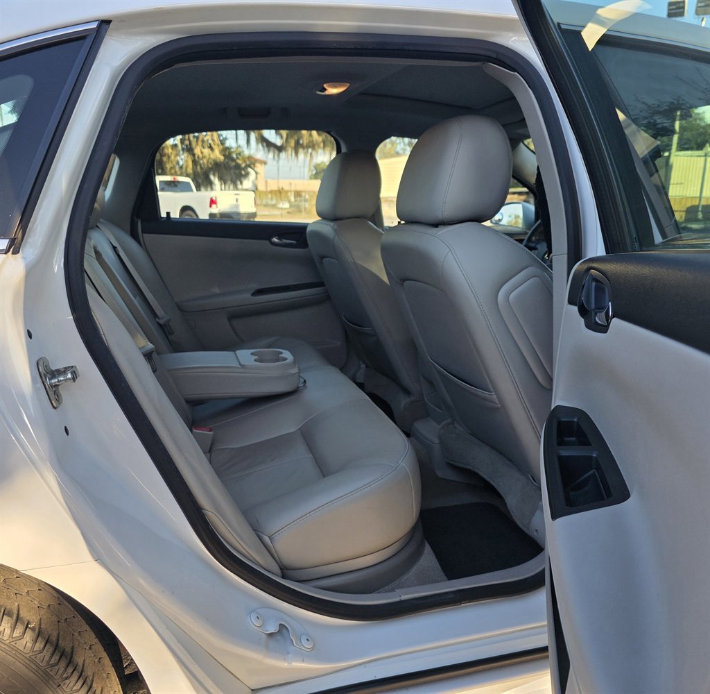 Used 2010 Chevrolet Impala LT w/ Luxury Edition Package image 32