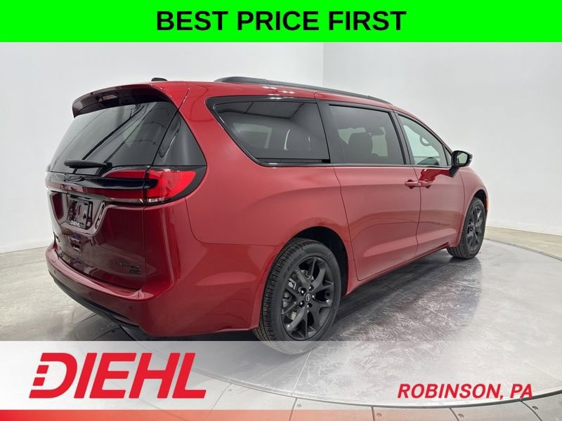 New 2026 Chrysler Pacifica Limited AWD/4WD image 7