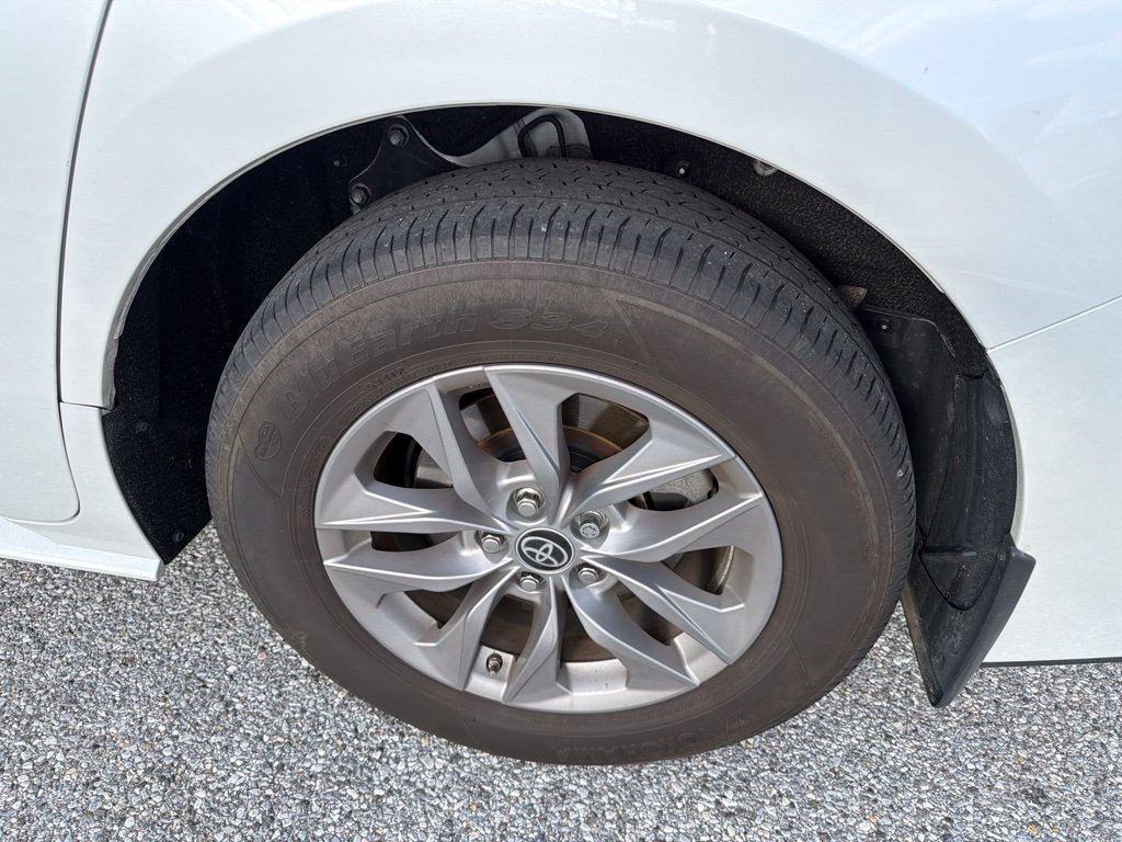 Used 2022 Toyota Sienna XLE FWD image 15
