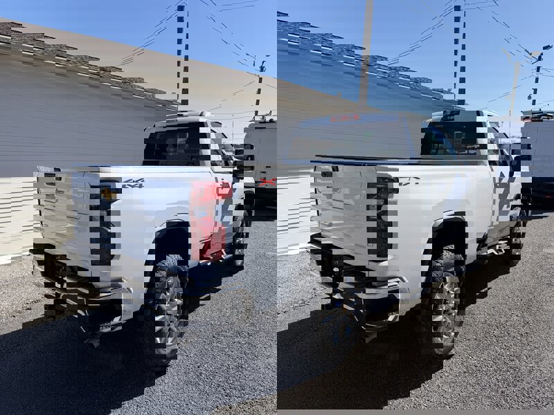 Used 2024 Chevrolet Silverado 2500 LT w/ Convenience Package image 9