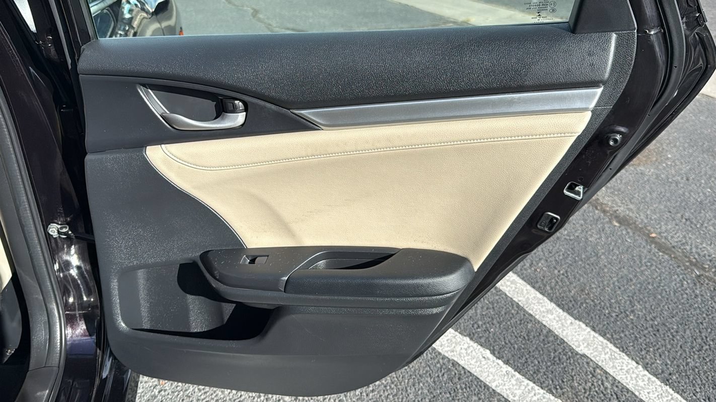 Used 2018 Honda Civic Touring image 14