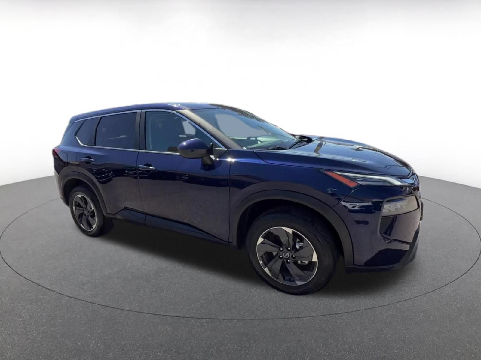 Used 2025 Nissan Rogue SV FWD image 2