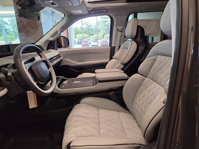 New 2027 Lincoln Navigator Black Label w/ Black Label Special Edition AWD/4WD image 11