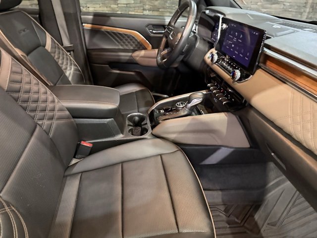 Used 2023 GMC Canyon Denali w/ Denali Black Edition image 32