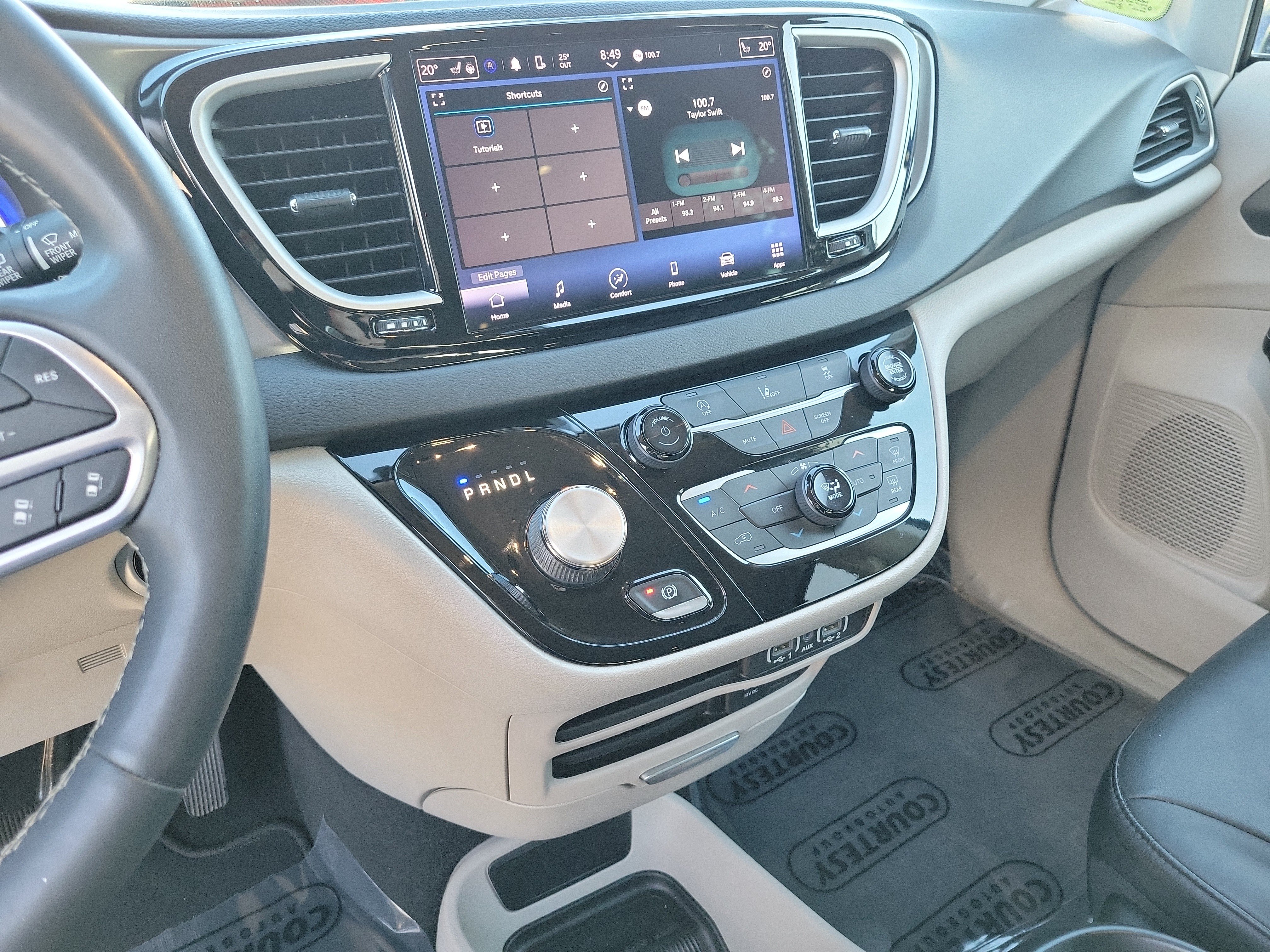 Used 2022 Chrysler Pacifica Touring-L FWD image 26