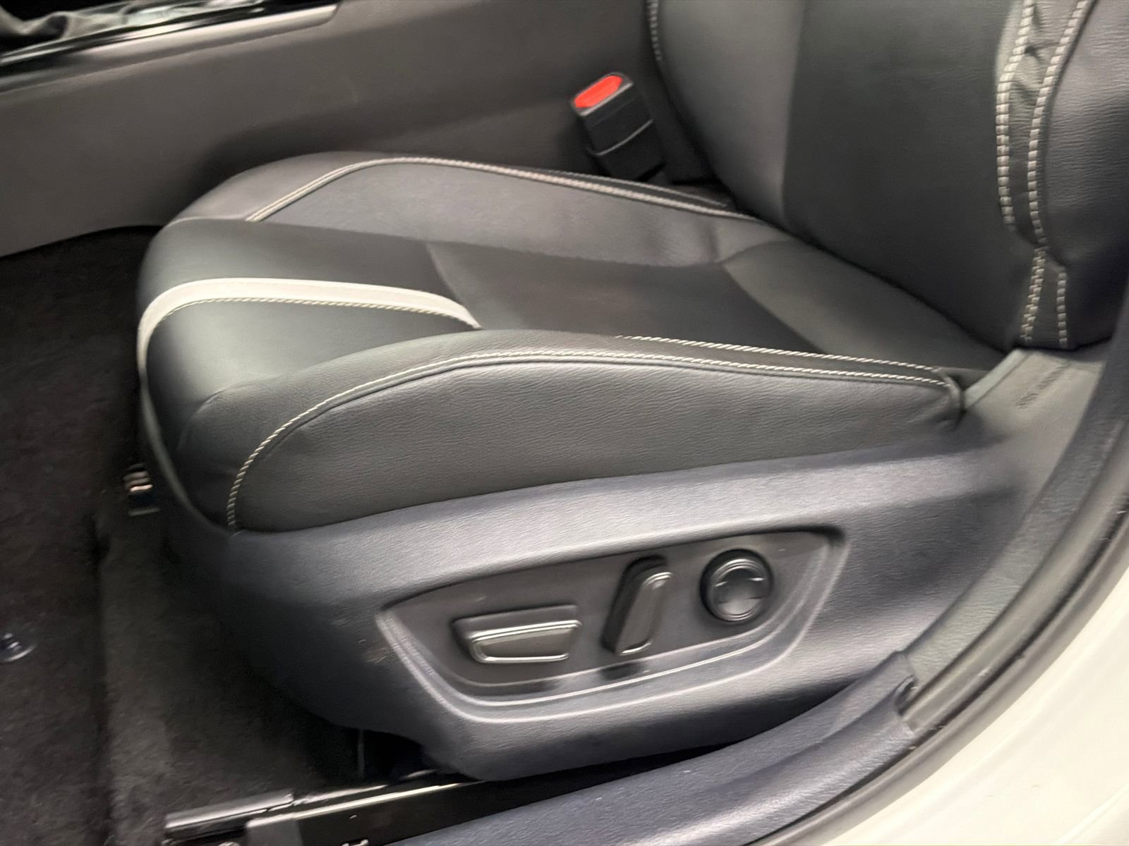 Used 2025 Toyota Camry SE image 14