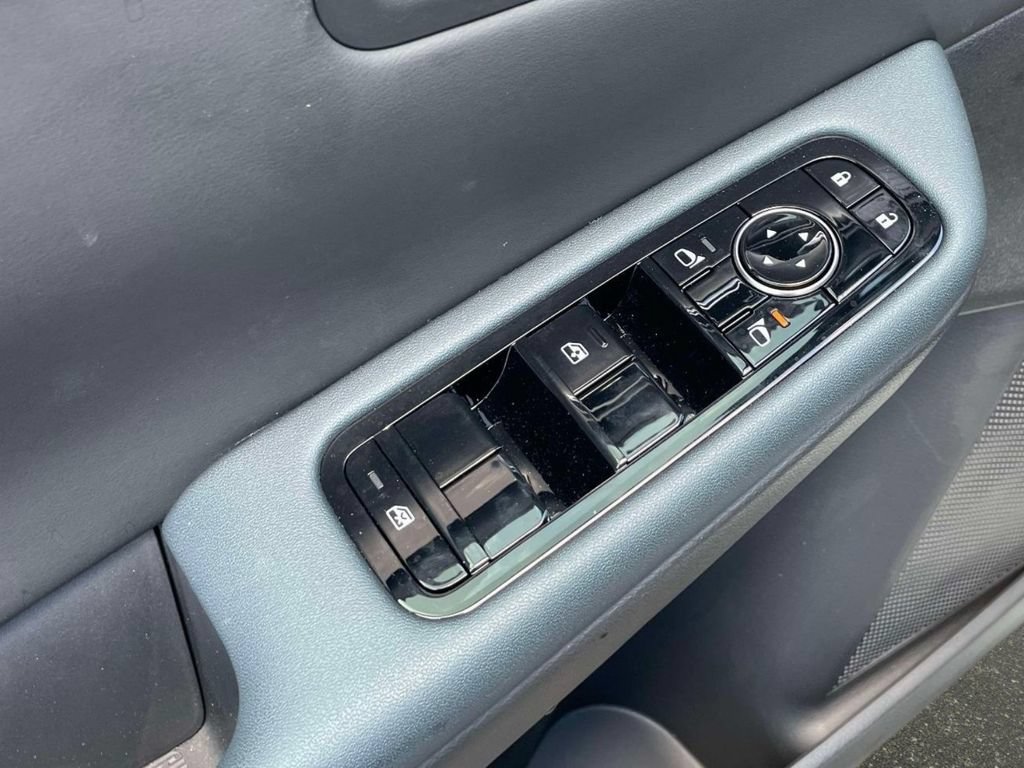 New 2026 Nissan Leaf Platinum+ w/ Floor Mat Package (Platinum+) FWD image 18