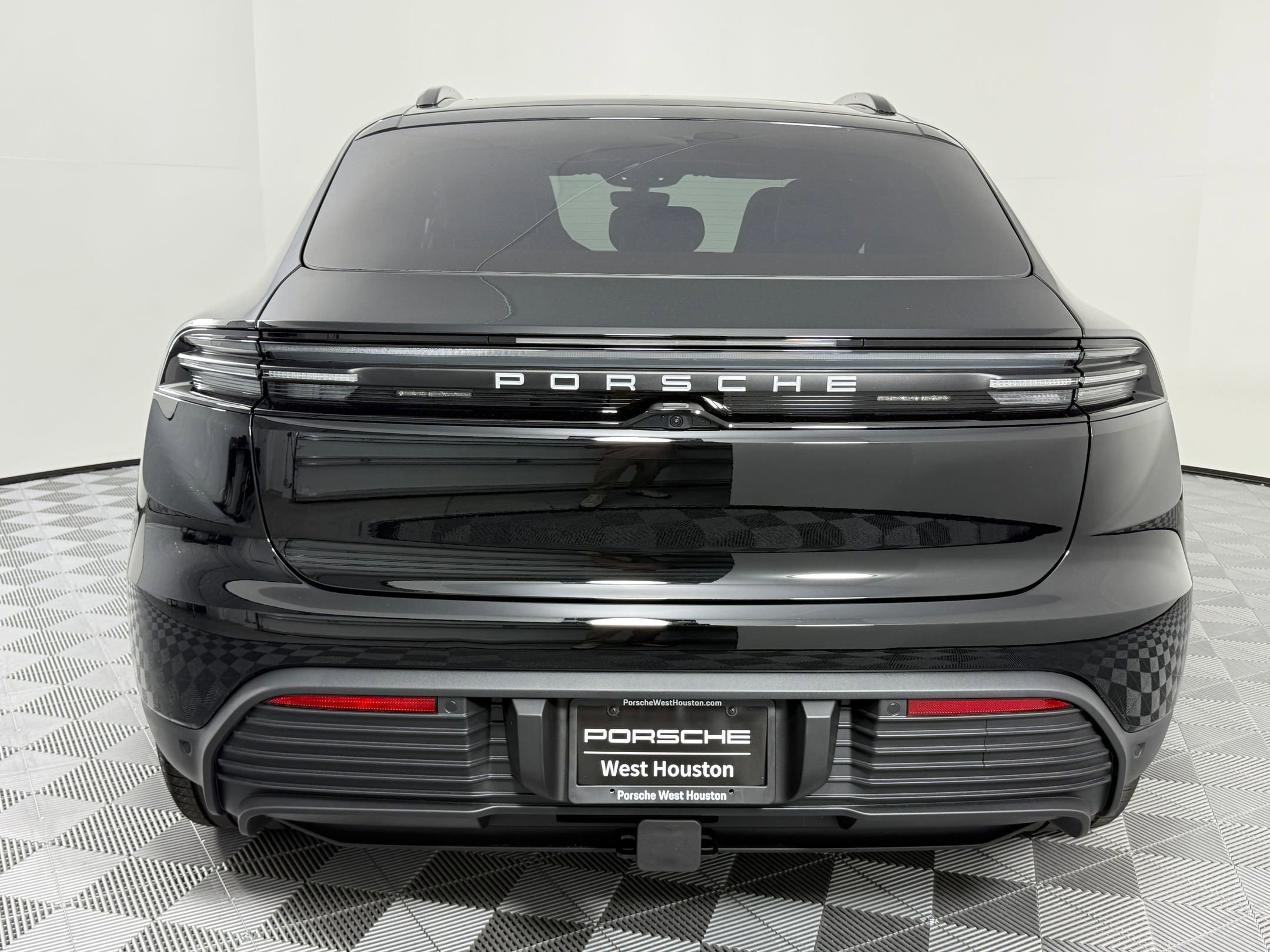 New 2025 Porsche Macan Electric image 10