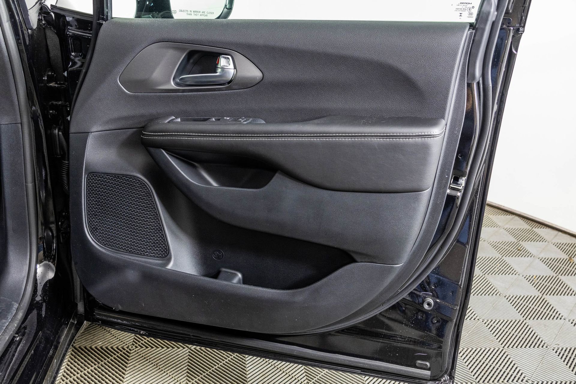 New 2026 Chrysler Pacifica Select AWD/4WD image 47