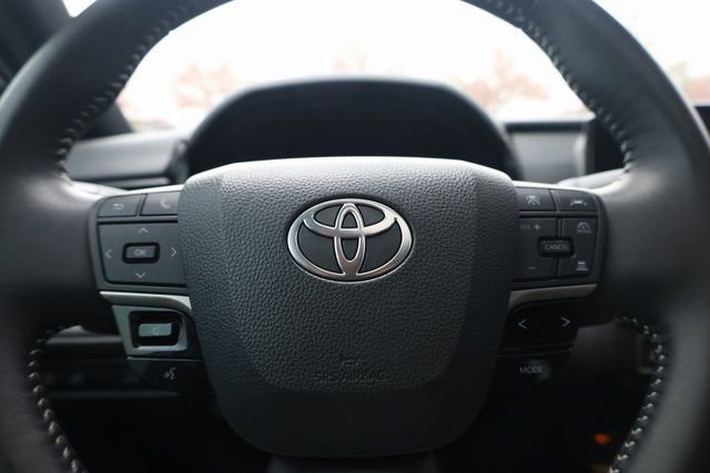 Used 2025 Toyota Camry SE image 15