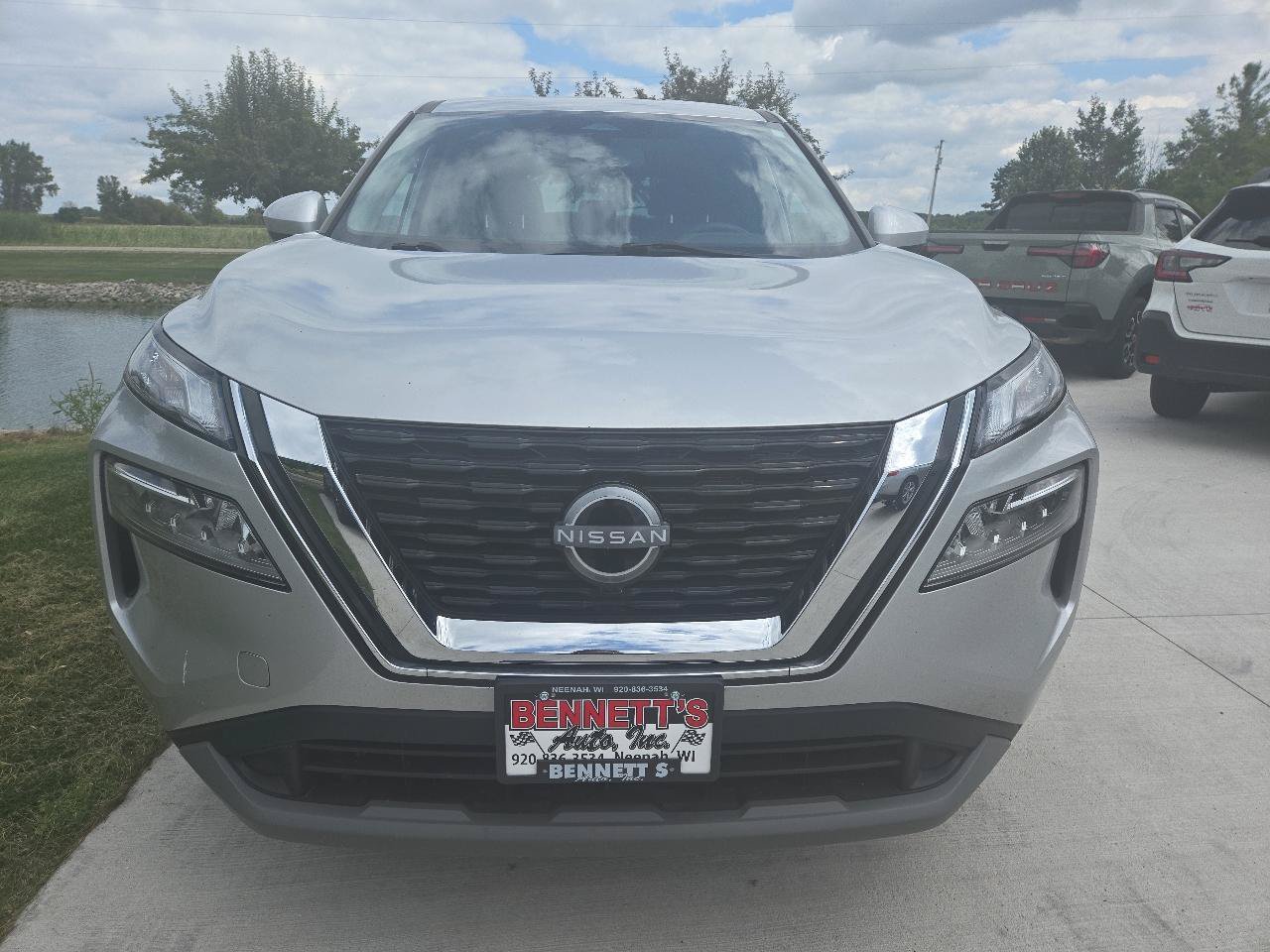 Used 2023 Nissan Rogue SV AWD/4WD image 2