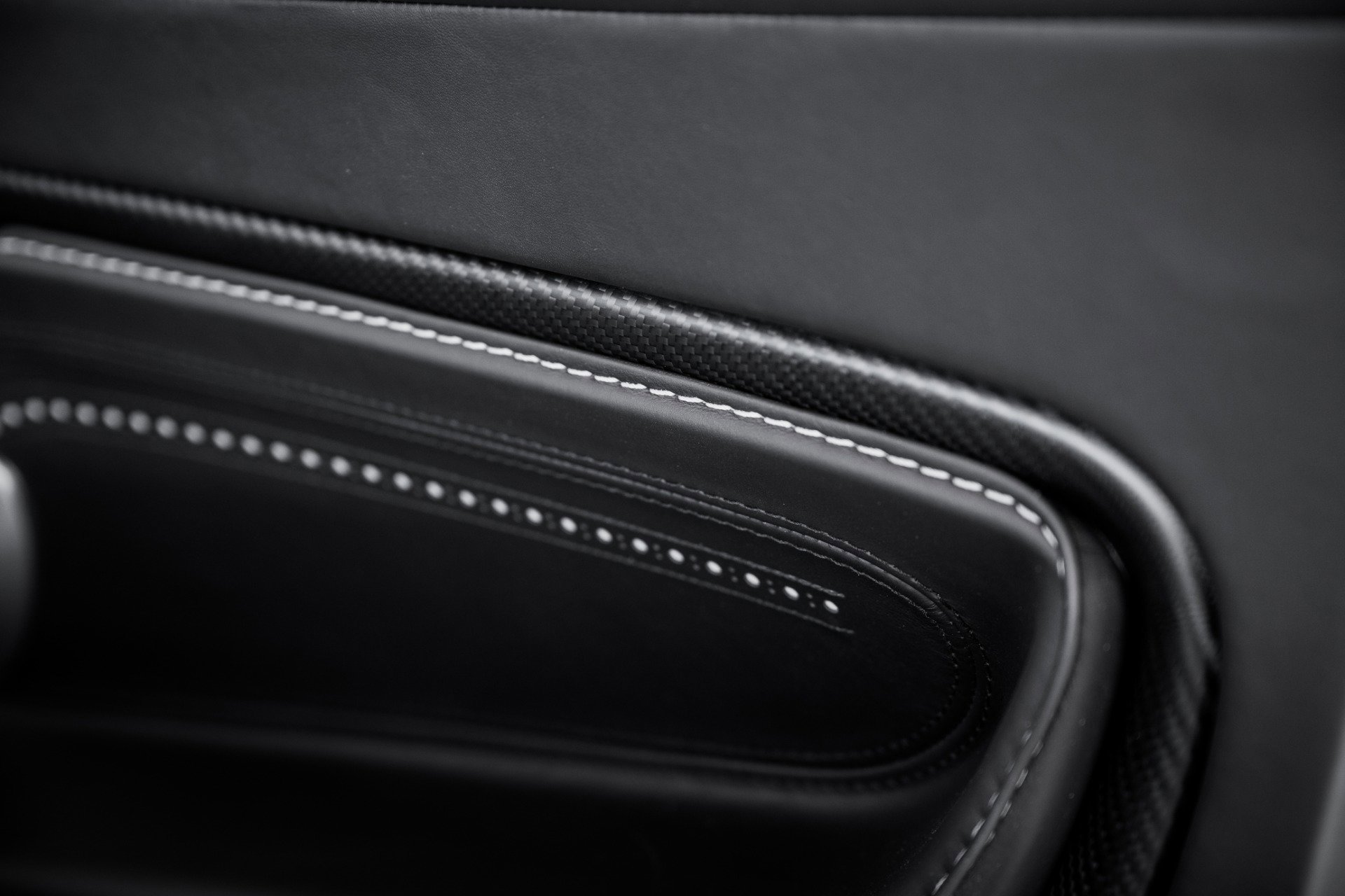 Used 2023 Aston Martin DB11 Coupe image 27