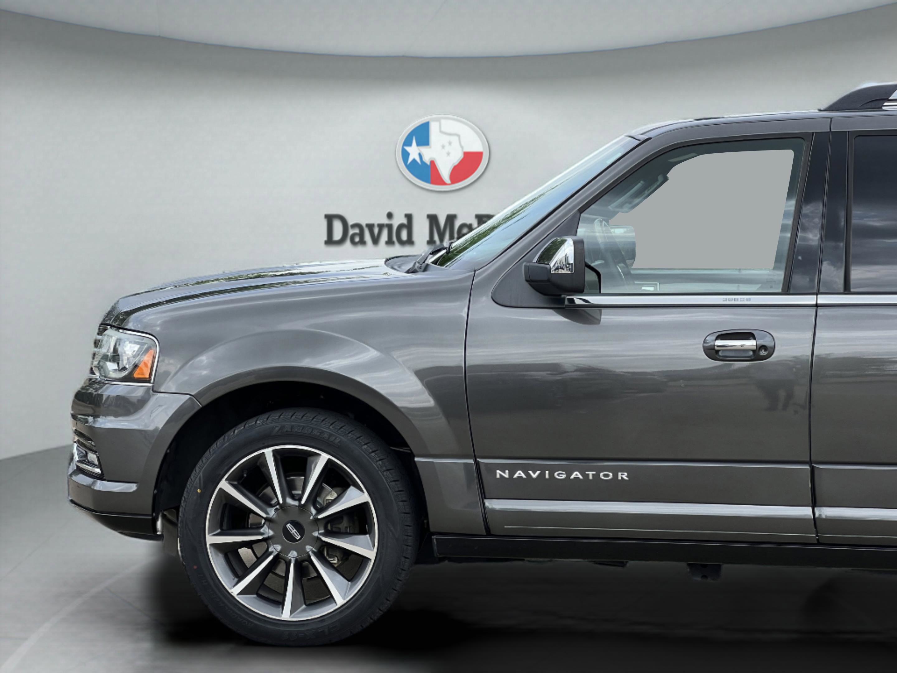 Used 2016 Lincoln Navigator Reserve image 10