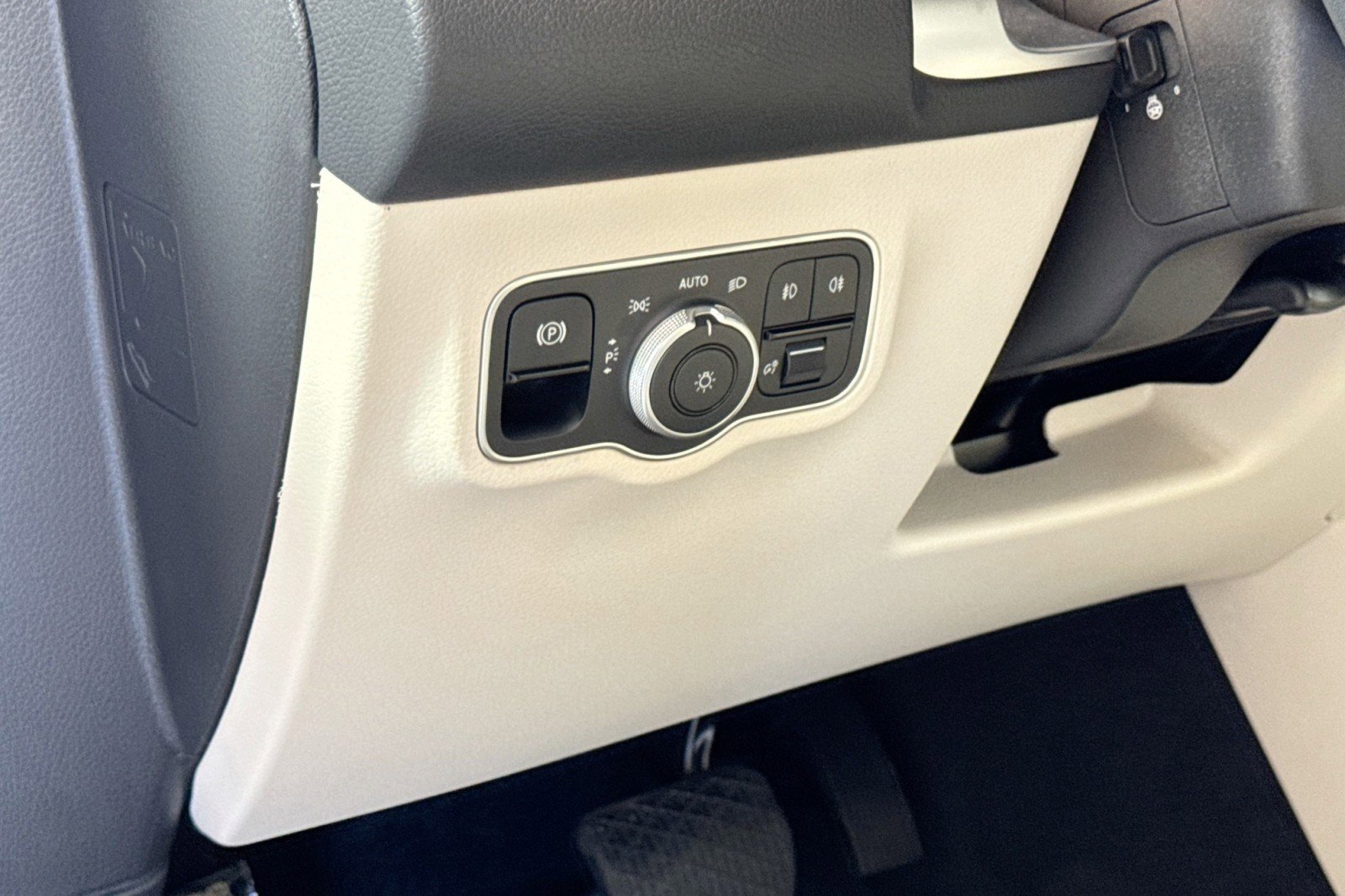 Certified 2026 Mercedes-Benz GLB 250 4MATIC image 10