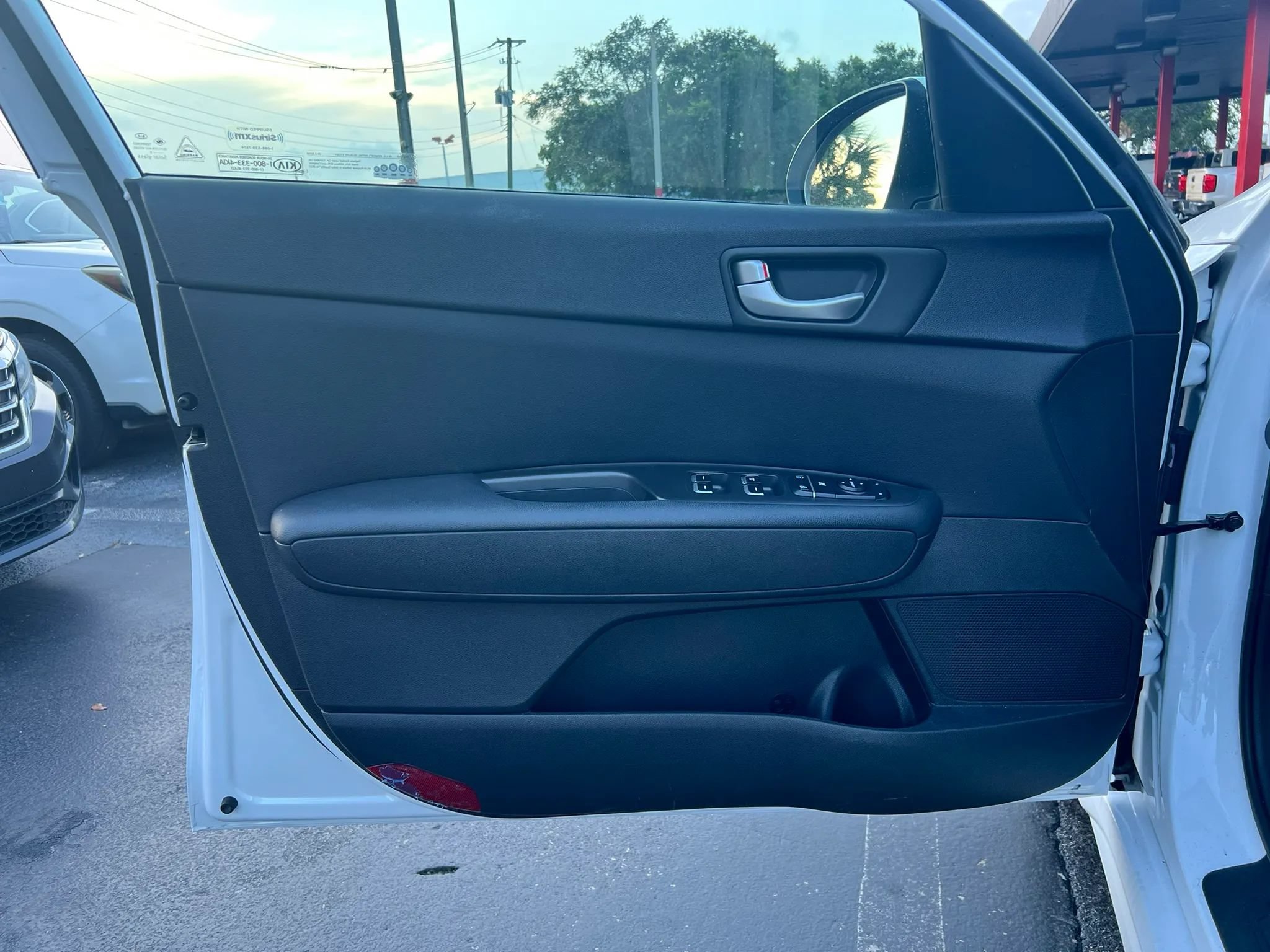 Used 2018 Kia Optima LX w/ 17" Alloy Wheels Package FWD image 14